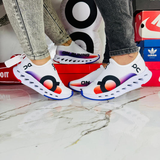 Tenis On Mat Cloud Media